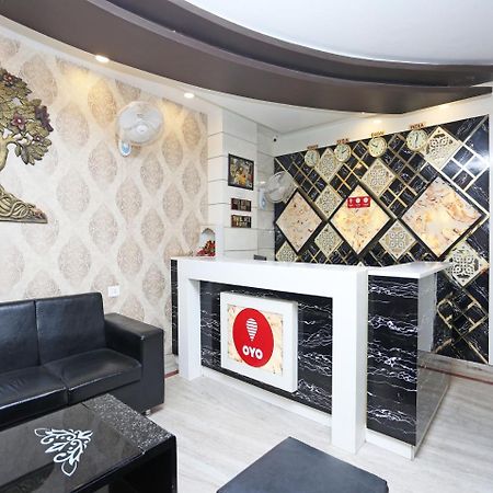 Oyo 10338 Hotel Aadesh Palace Варанаси Экстерьер фото