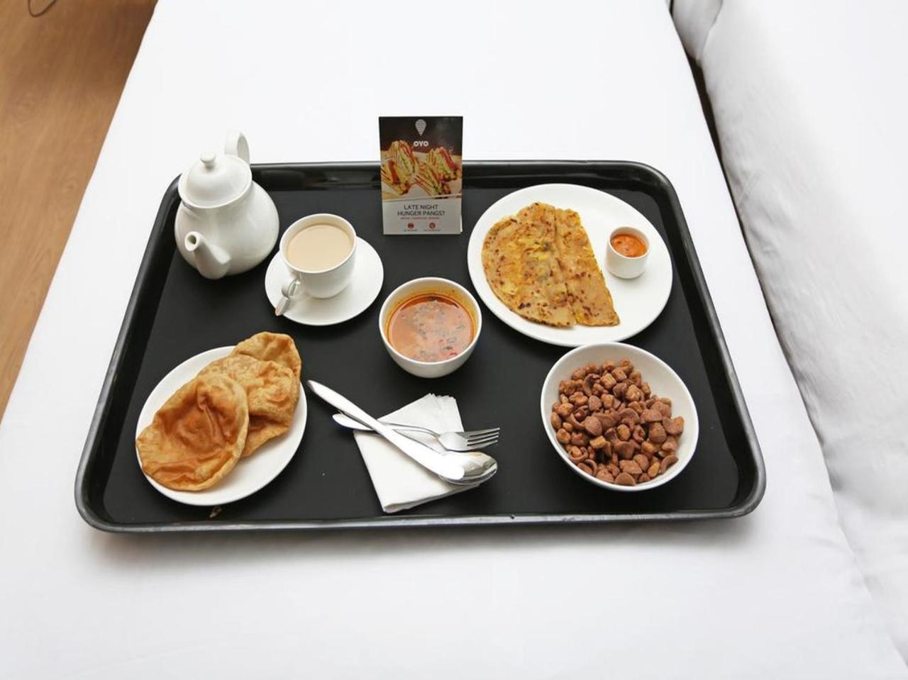 Oyo 10338 Hotel Aadesh Palace Варанаси Экстерьер фото