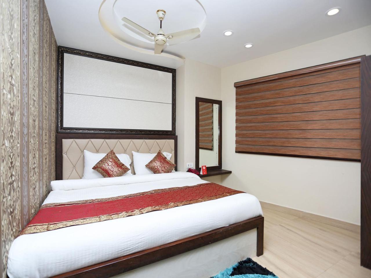 Oyo 10338 Hotel Aadesh Palace Варанаси Экстерьер фото