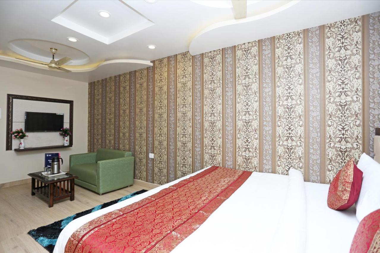 Oyo 10338 Hotel Aadesh Palace Варанаси Экстерьер фото