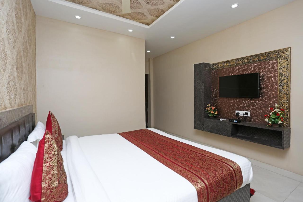 Oyo 10338 Hotel Aadesh Palace Варанаси Экстерьер фото