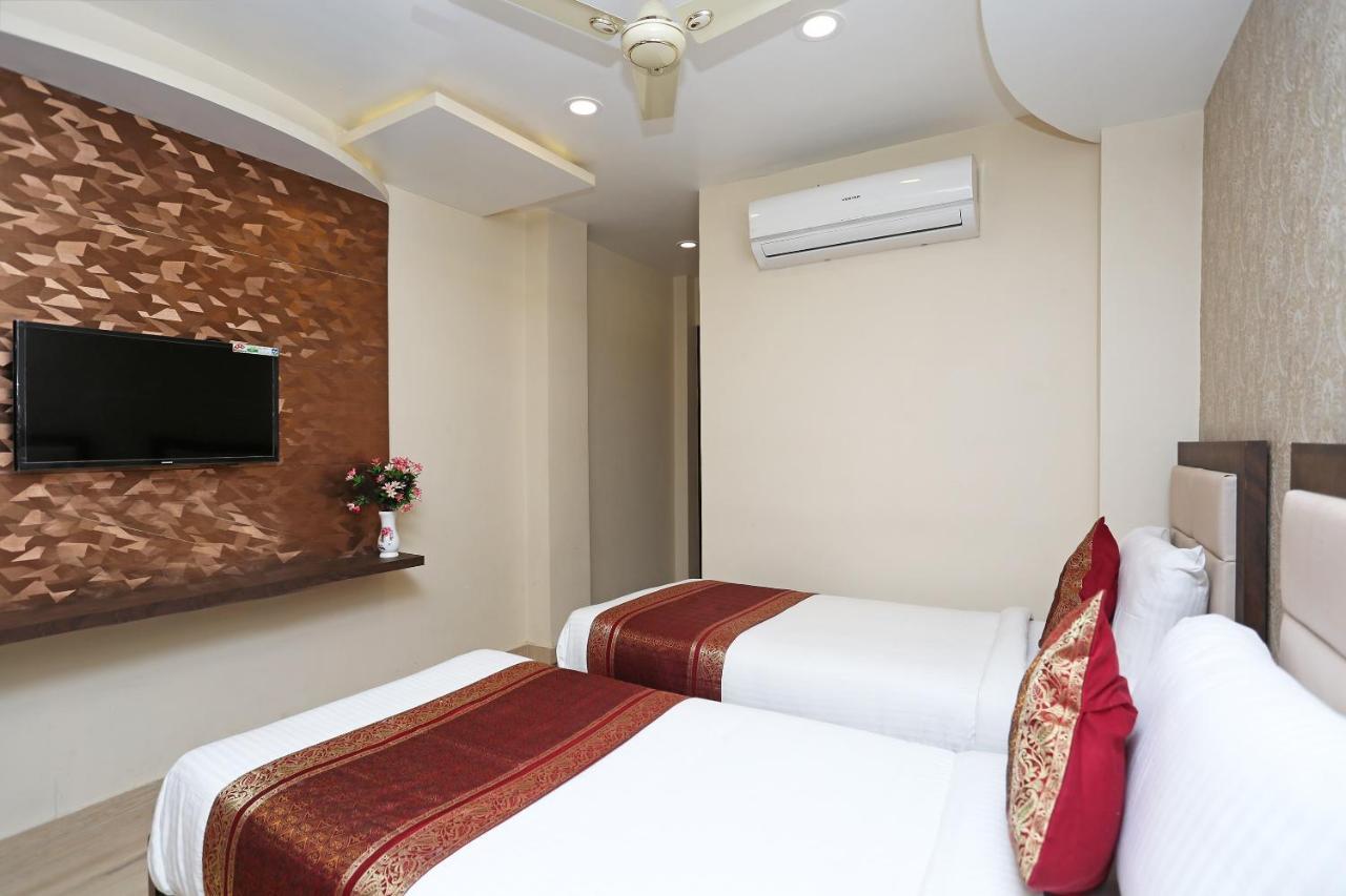 Oyo 10338 Hotel Aadesh Palace Варанаси Экстерьер фото